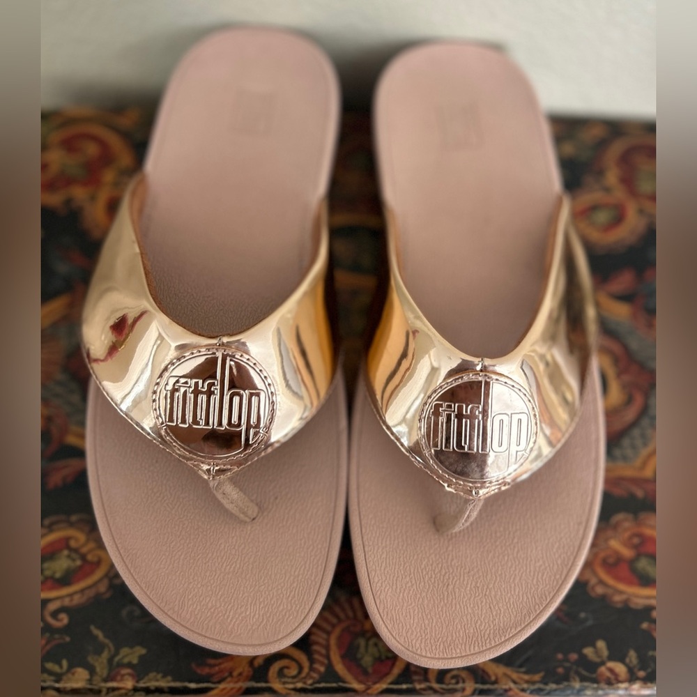 Fitflop Metallic Rose Gold Thong Sandals size 8
